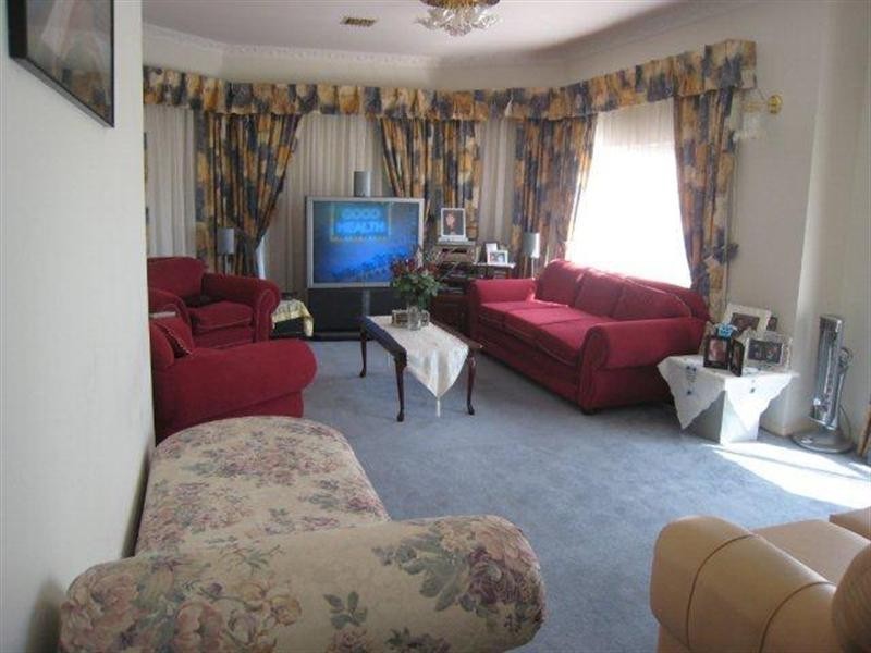 8 Hawker Avenue, Roxburgh Park VIC 3064