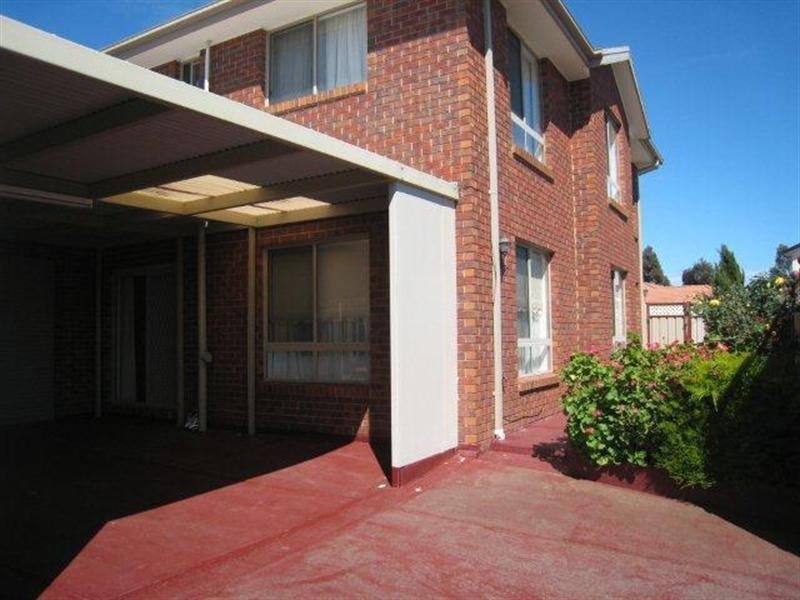 8 Hawker Avenue, Roxburgh Park VIC 3064