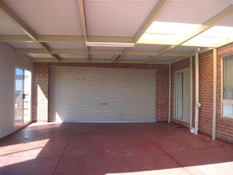 8 Hawker Avenue, Roxburgh Park VIC 3064