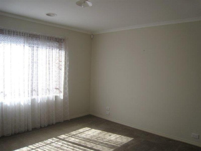 28 Hurrlingham Way, Craigieburn VIC 3064