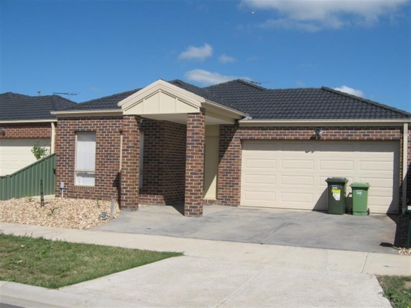 13 Chelsworth Loop, Craigieburn VIC 3064