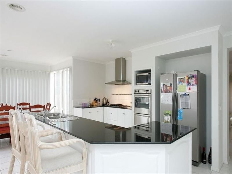 4 Boyden Square, Roxburgh Park VIC 3064