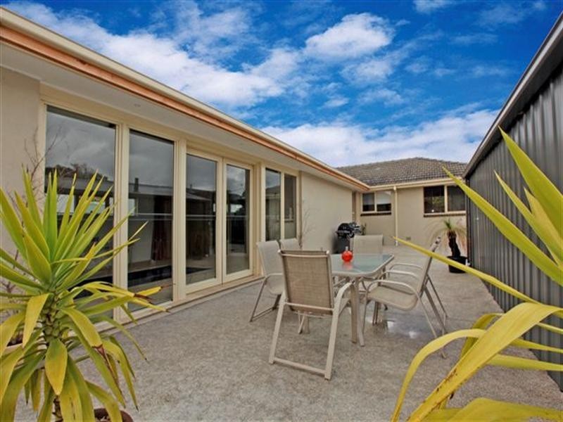 14 Dianne Avenue, Craigieburn VIC 3064