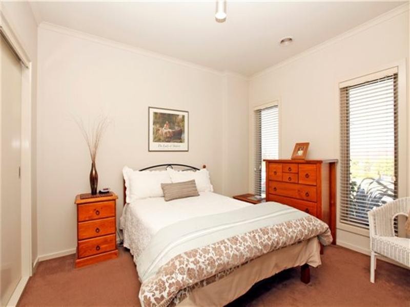 30 Hoxton Crescent, Craigieburn VIC 3064