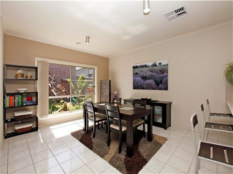 30 Hoxton Crescent, Craigieburn VIC 3064