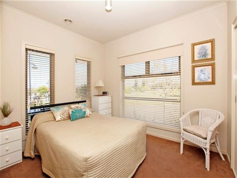 30 Hoxton Crescent, Craigieburn VIC 3064