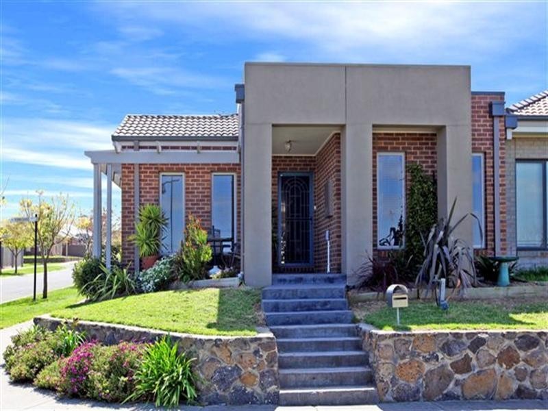 30 Hoxton Crescent, Craigieburn VIC 3064