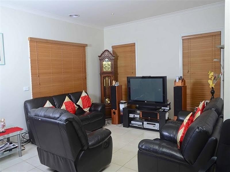 36 Chelsworth Loop, Craigieburn VIC 3064