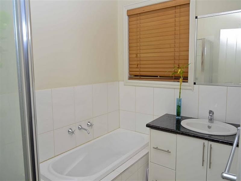 36 Chelsworth Loop, Craigieburn VIC 3064