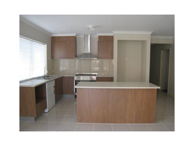 13 Kensley Circuit, Craigieburn VIC 3064