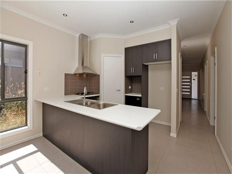 27 Watergum Avenue, Craigieburn VIC 3064