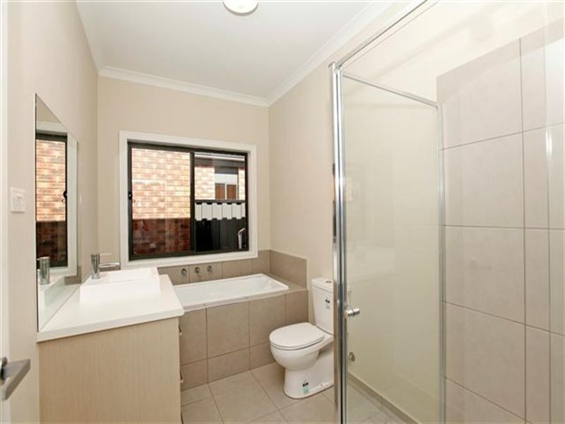 27 Watergum Avenue, Craigieburn VIC 3064