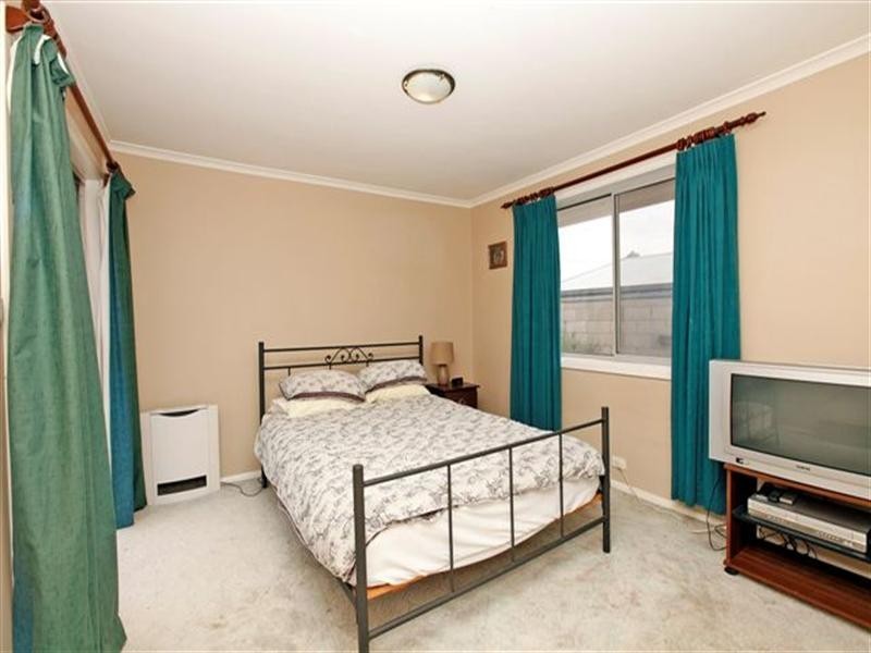 42 Field Street, Craigieburn VIC 3064