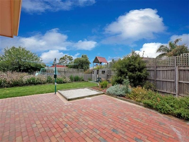 42 Field Street, Craigieburn VIC 3064