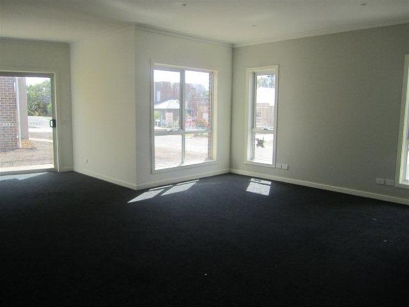 12 Burrora Way, Craigieburn VIC 3064