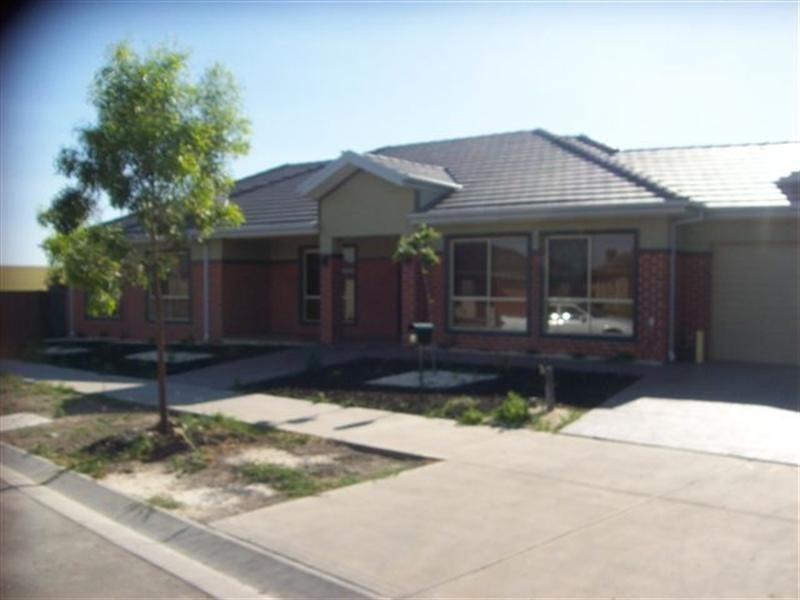 3 MEADOW Street, Craigieburn VIC 3064