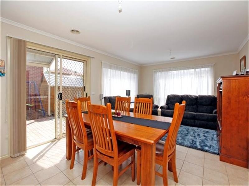 17 Merrivale Place, Roxburgh Park VIC 3064
