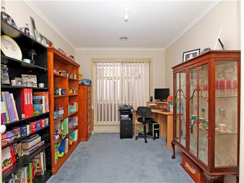 17 Merrivale Place, Roxburgh Park VIC 3064