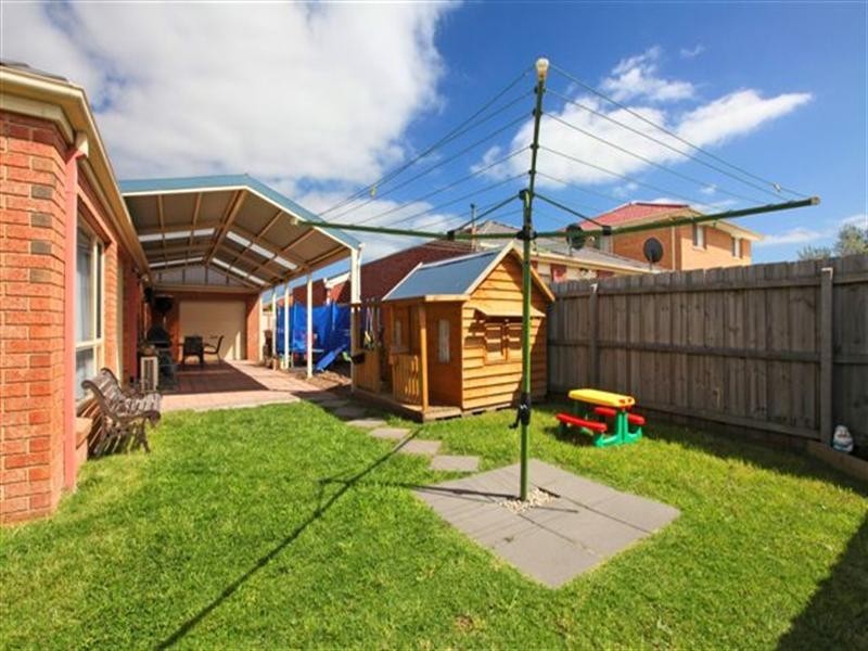 17 Merrivale Place, Roxburgh Park VIC 3064