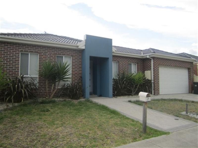 7 Yellowstone Court, Roxburgh Park VIC 3064
