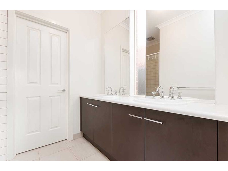 31 Kinglake Crescent, Craigieburn VIC 3064