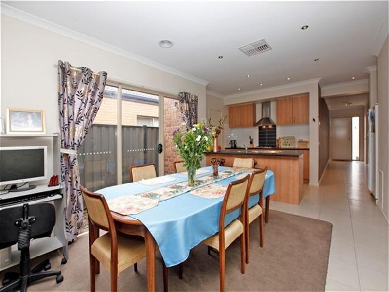 11 Falls Avenue, Craigieburn VIC 3064