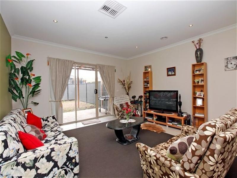 11 Falls Avenue, Craigieburn VIC 3064