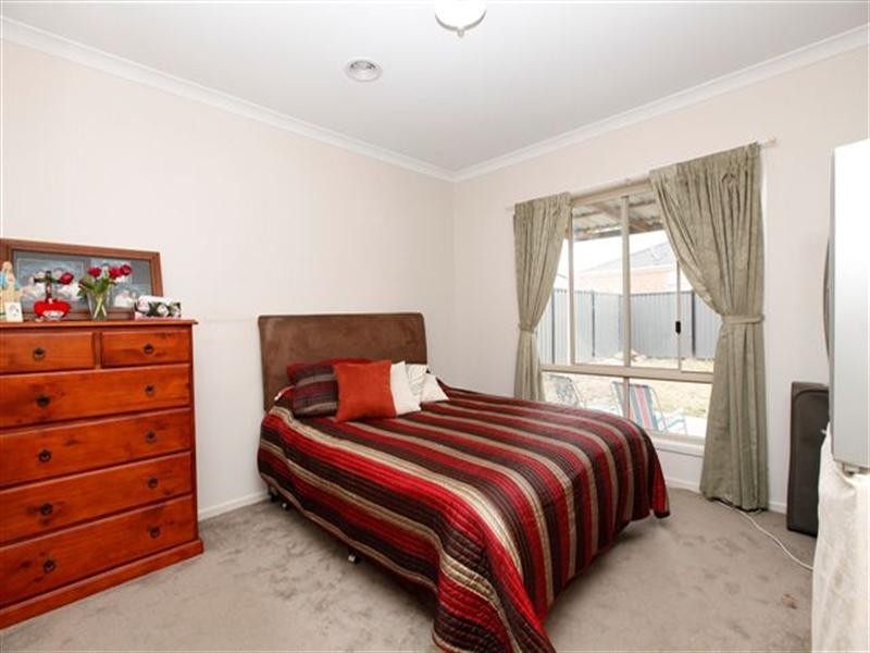 11 Falls Avenue, Craigieburn VIC 3064