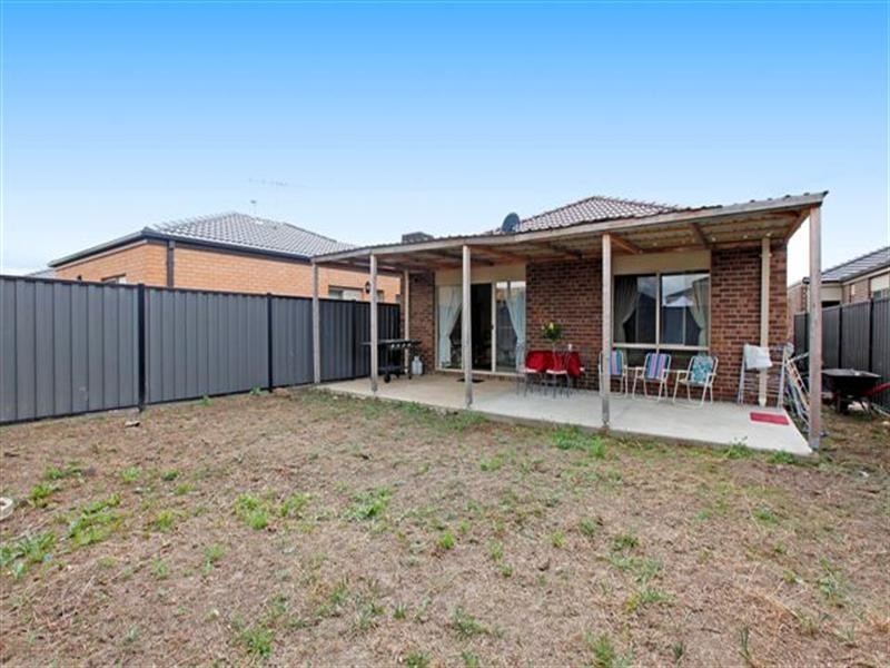 11 Falls Avenue, Craigieburn VIC 3064