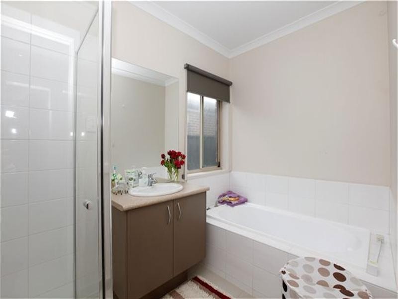 11 Falls Avenue, Craigieburn VIC 3064