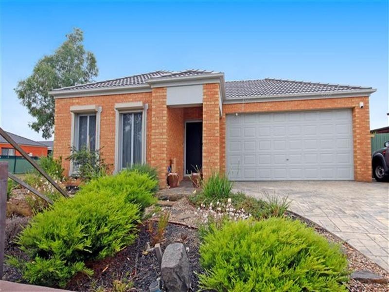 72 Malcolm Creek Parade, Craigieburn VIC 3064