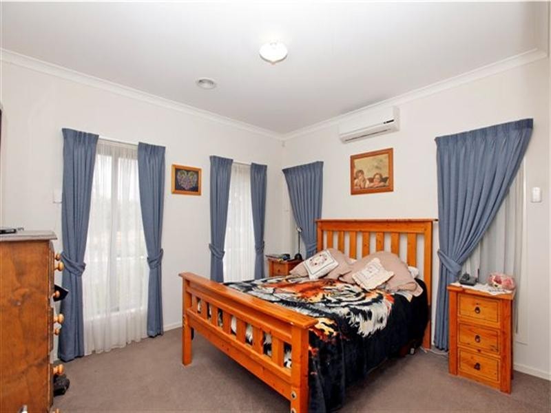 72 Malcolm Creek Parade, Craigieburn VIC 3064