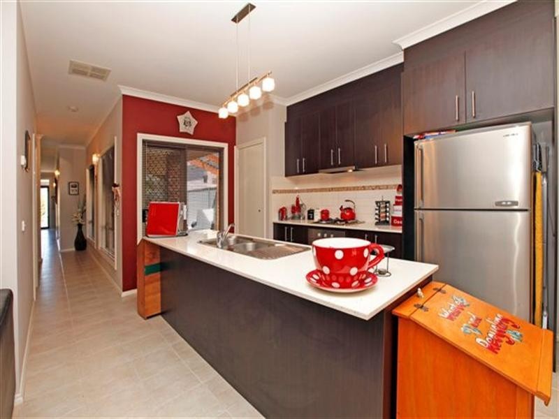 5 Cheltenham Close, Craigieburn VIC 3064