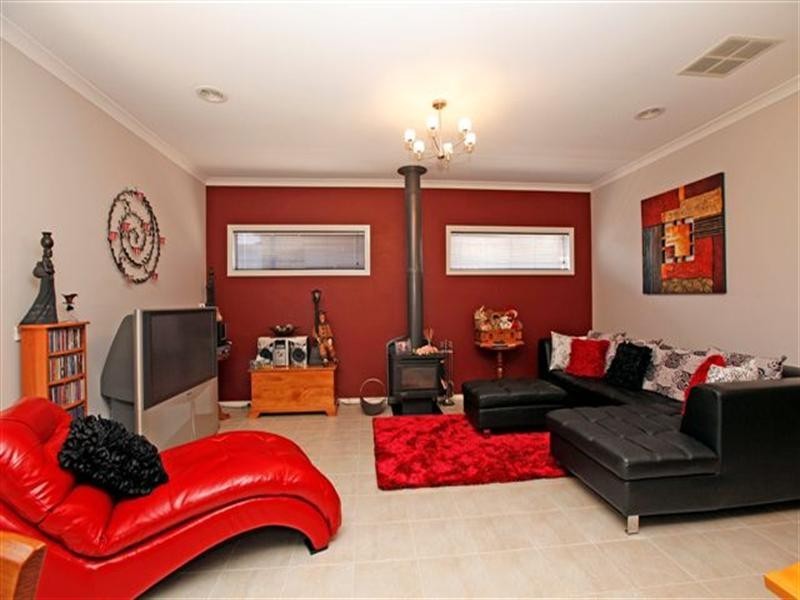 5 Cheltenham Close, Craigieburn VIC 3064