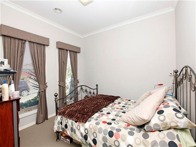 5 Cheltenham Close, Craigieburn VIC 3064