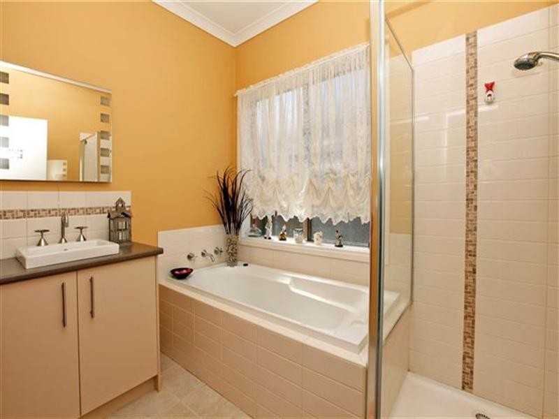 5 Cheltenham Close, Craigieburn VIC 3064