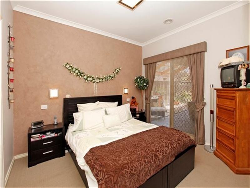 5 Cheltenham Close, Craigieburn VIC 3064