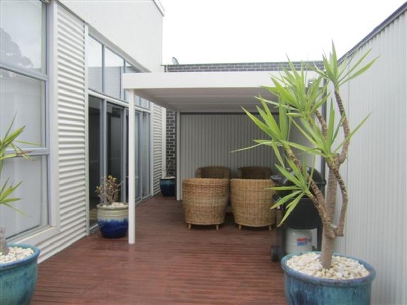 4 Bird Close, Craigieburn VIC 3064