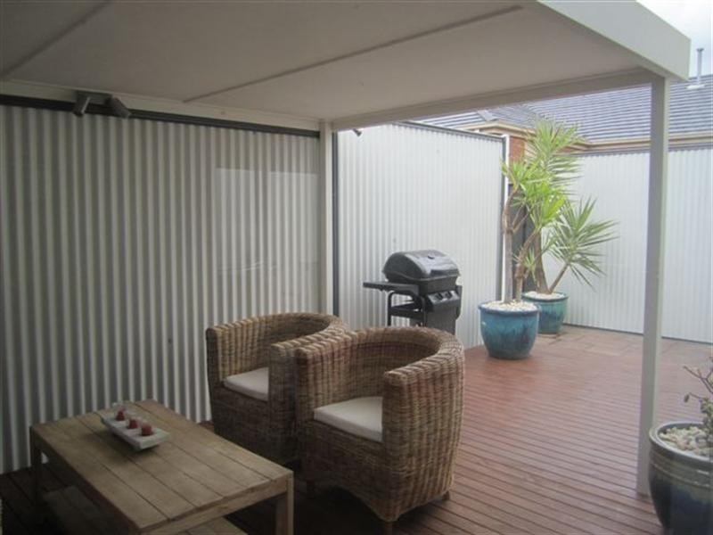 4 Bird Close, Craigieburn VIC 3064