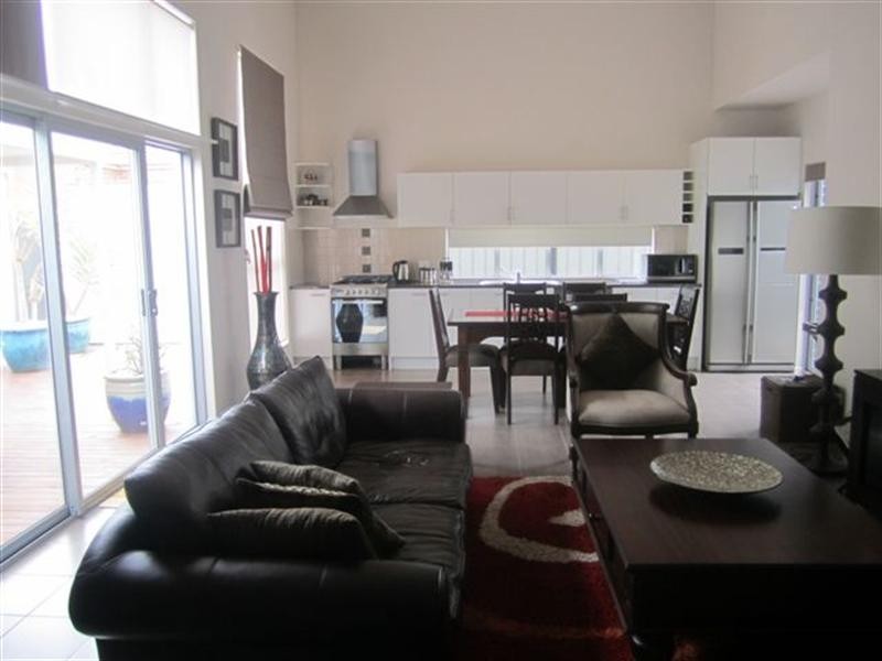 4 Bird Close, Craigieburn VIC 3064