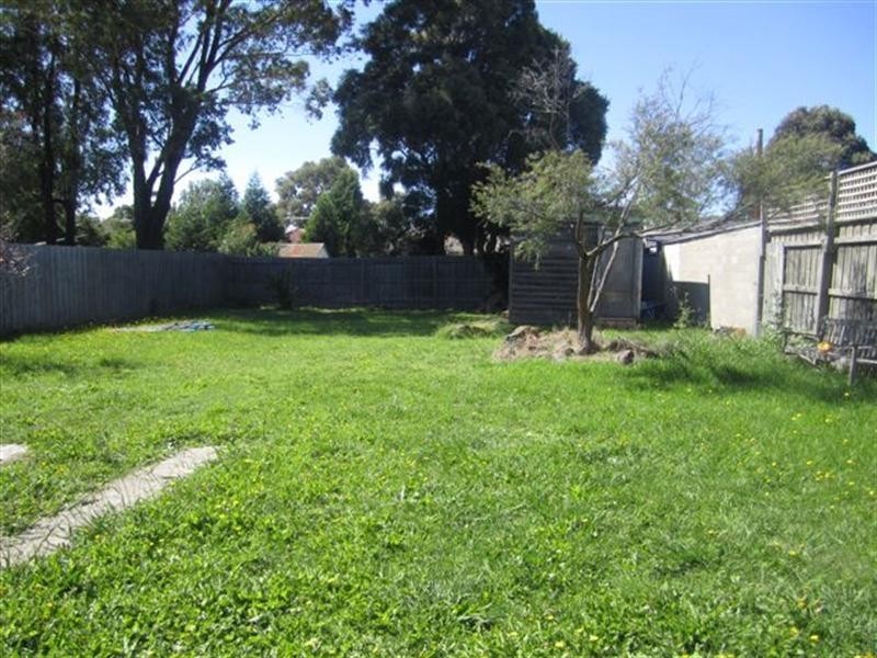 8 Coral Court, Craigieburn VIC 3064