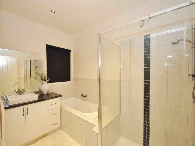 70 Kinglake Crescent, Craigieburn VIC 3064