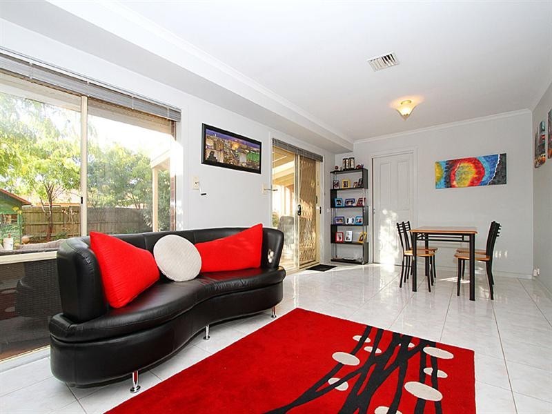 18 Paroo Avenue, Roxburgh Park VIC 3064