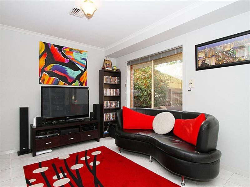18 Paroo Avenue, Roxburgh Park VIC 3064