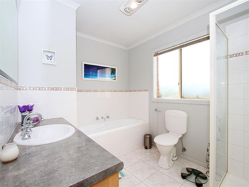 18 Paroo Avenue, Roxburgh Park VIC 3064