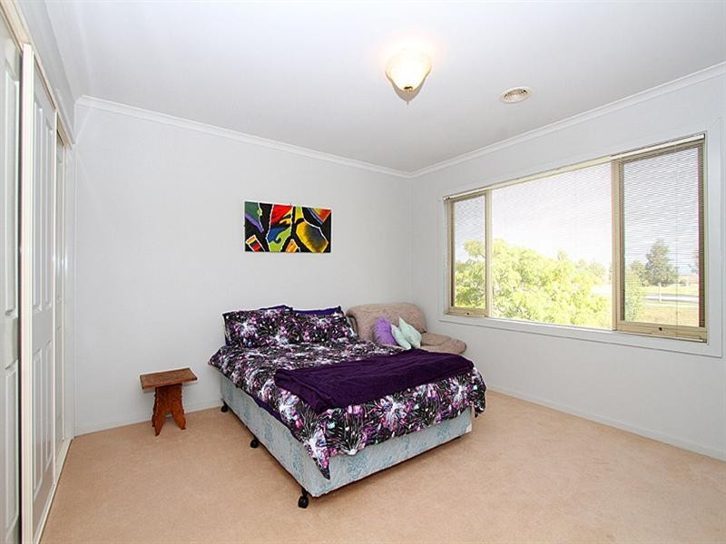 18 Paroo Avenue, Roxburgh Park VIC 3064