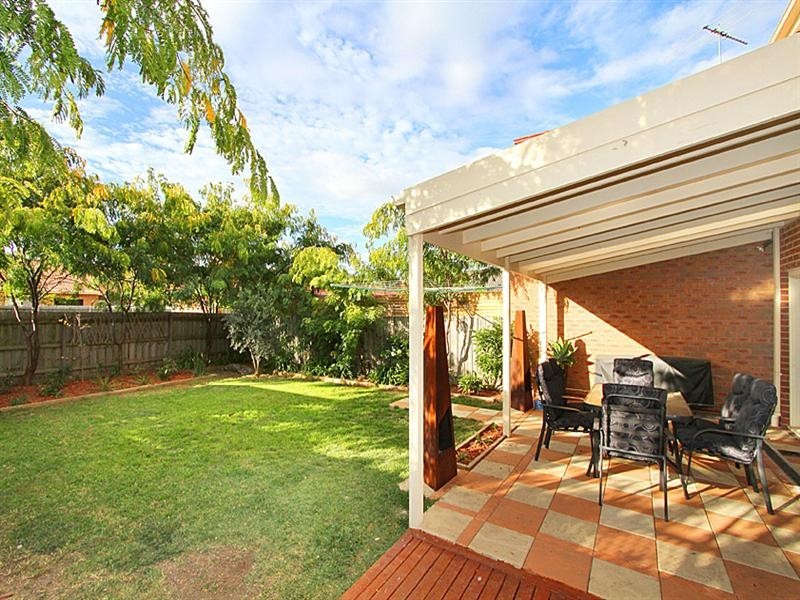 18 Paroo Avenue, Roxburgh Park VIC 3064