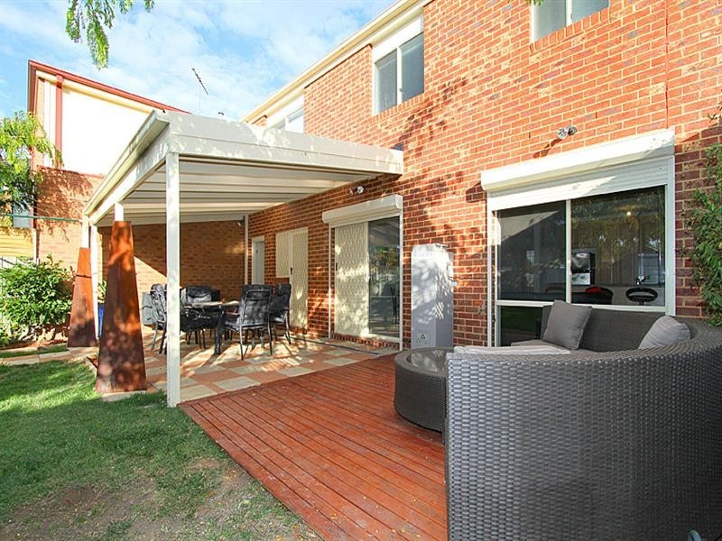 18 Paroo Avenue, Roxburgh Park VIC 3064