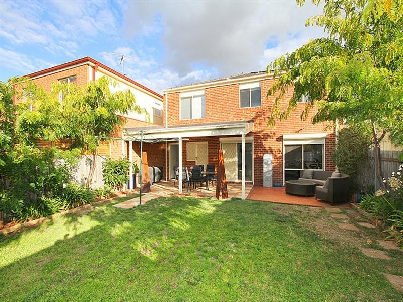 18 Paroo Avenue, Roxburgh Park VIC 3064