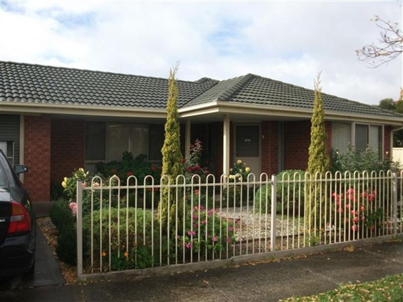 6 Aquila Grove, Roxburgh Park VIC 3064